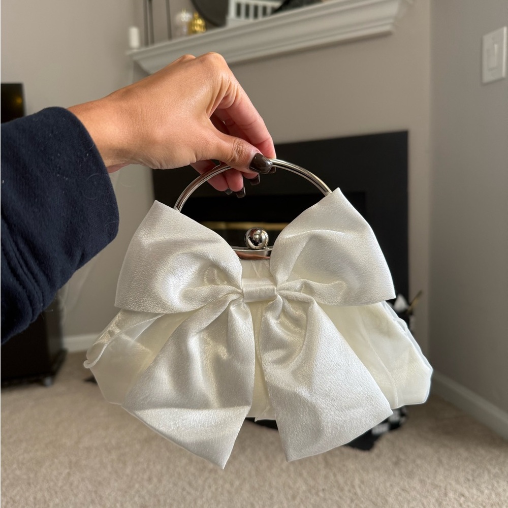 Elegant White Bow Handbag